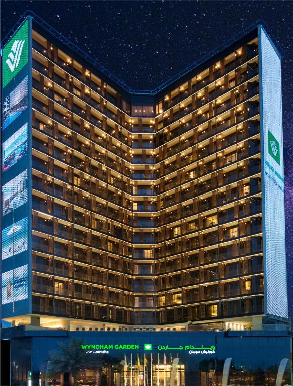 237236882 Wyndham Garden Ajman Corniche 4 - Зображення 1